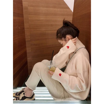 Свитер женский трикотажный с высоким воротом красный | Женская одежда