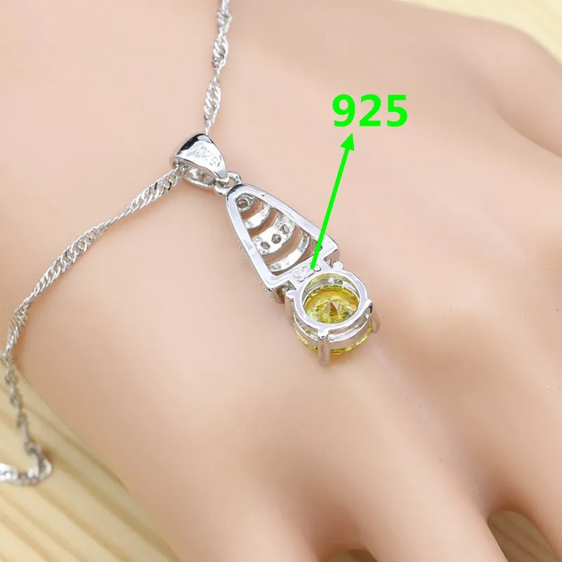 Комплект из колье серёг и кольца серебра 925 пробы