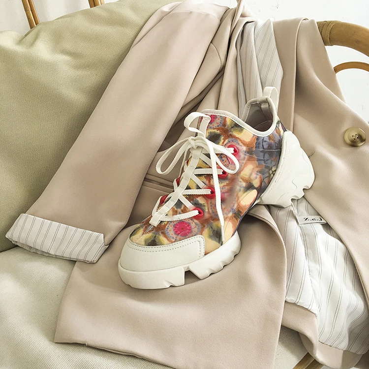 

Ladies fashion sports shoes