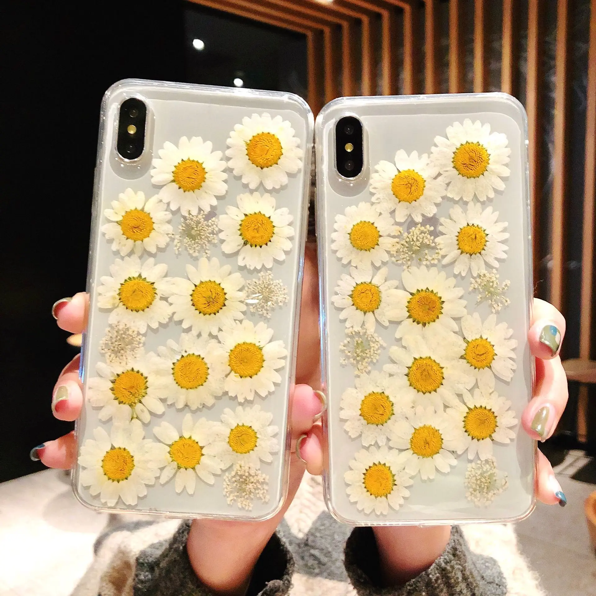 

Чехол защитный для IPhone MAX с изображением настоящих цветов из эпоксидной смолы