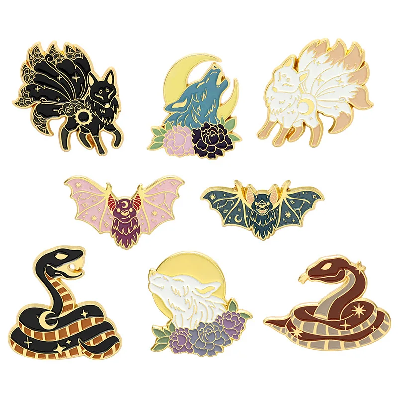 

Personality Animal Collections Spider Snake Bat Wolf Fox Alloy Enamel Pins Brooches Men Women Brooches Bag Lapel Pin Shirt Badge