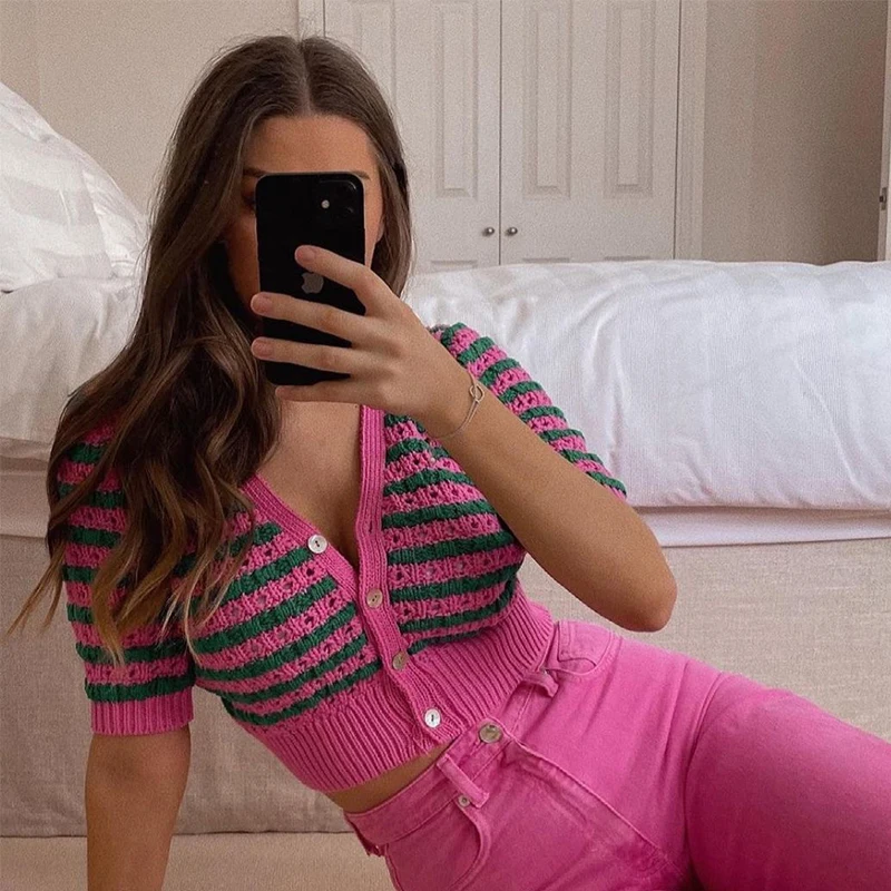 Кардиган женский трикотажный в полоску с V-образным вырезом и коротким рукавом |