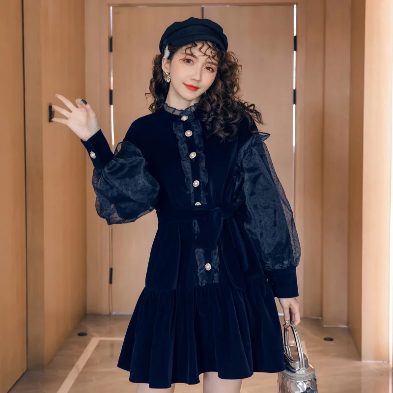 Женское Короткое платье выше колена темно-синее с длинным рукавом оборками и