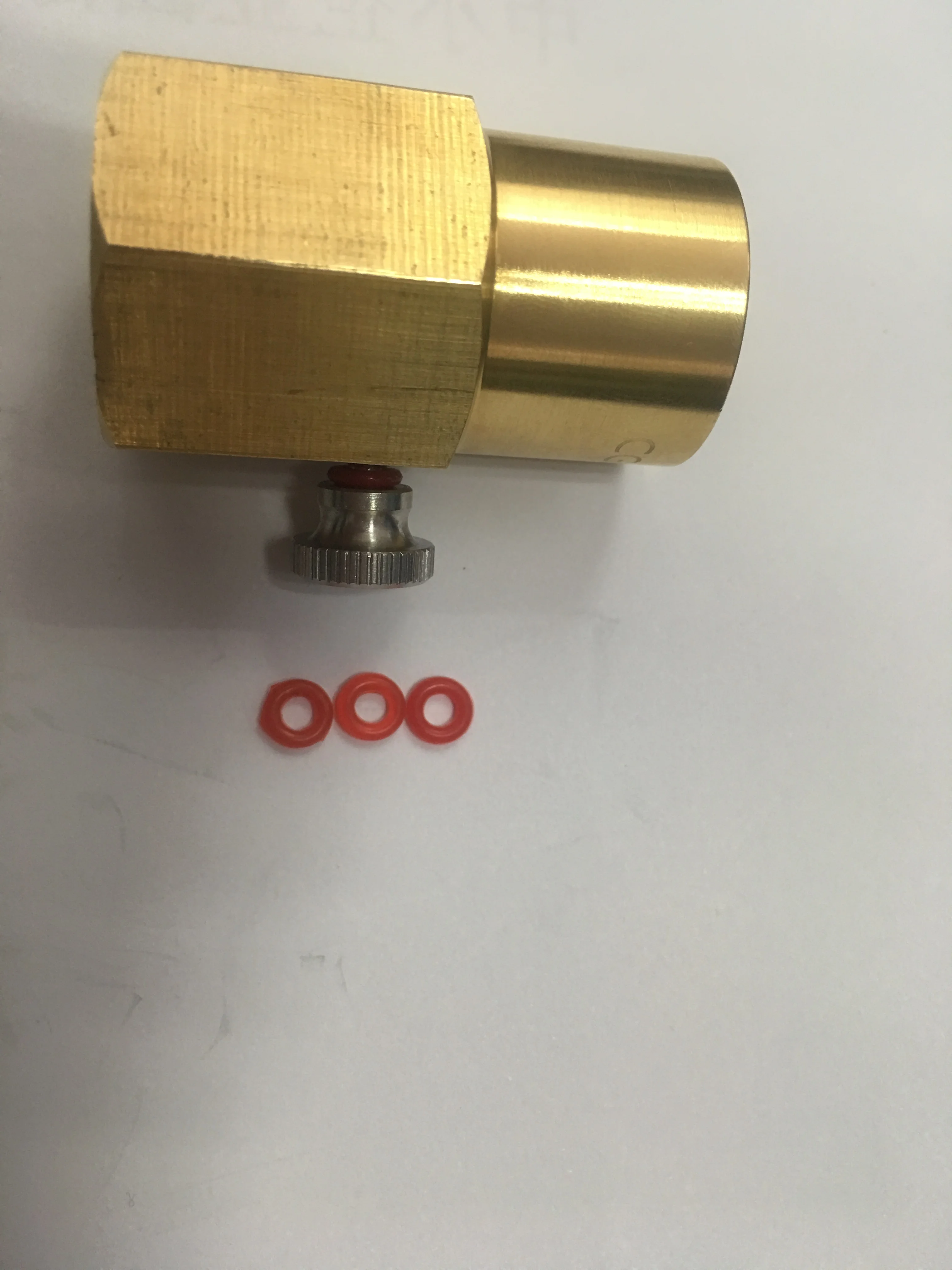 SODABOTTLE адаптер для наполнения цилиндров (заправочная станция) с клапаном