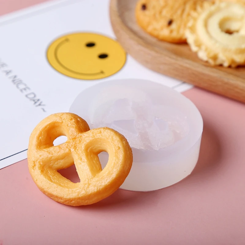 

8Pcs Macaron Chocolate Cookie Fondant Silicone Molds Cookie Pendant Resin Molds A2UA