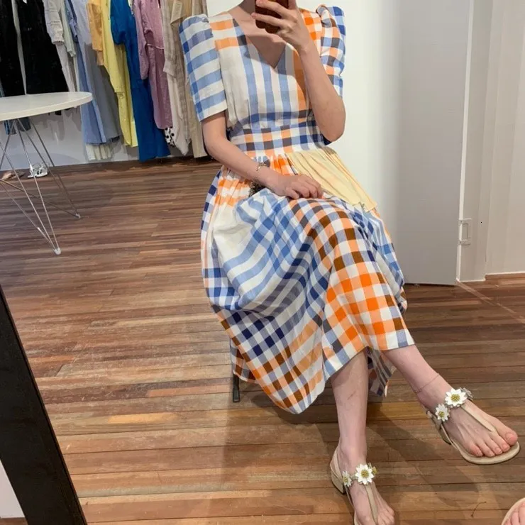 Новое поступление женское клетчатое платье миди с v-образным вырезом и пышными