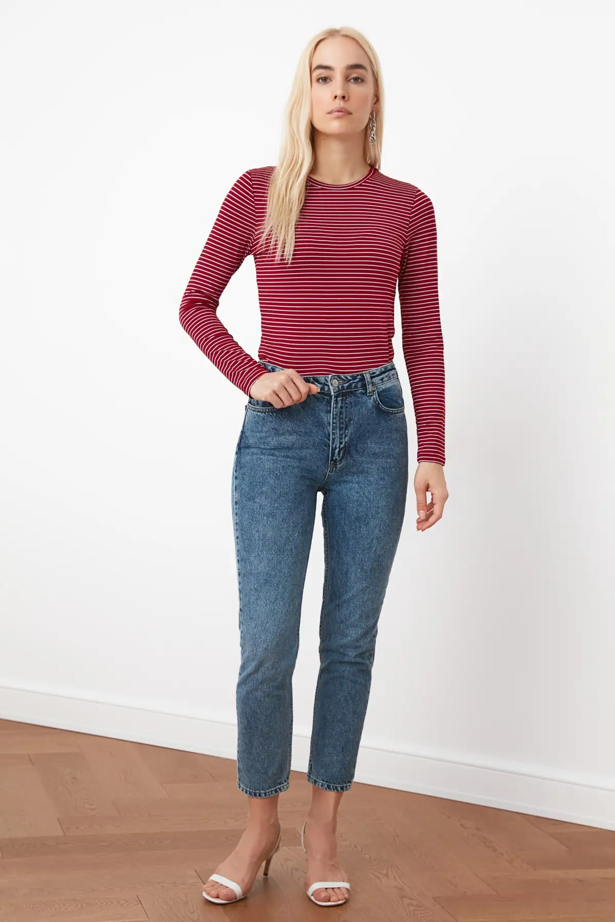 Трикотажная футболка в красную полоску TWOAW20TS0097 | Женская одежда