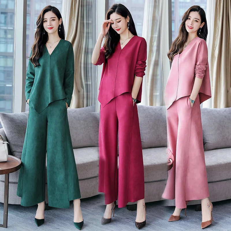 

2021In the autumn of 2018, the new women's deerskin velvet fashion two-piece suit chic Hong Kong style mature goddess fan suit