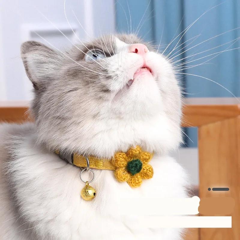 

Fashion Cute Flower Pattern Kitten Collar with Bell Cat Collars Breakaway Adjustable Cats Collar Puppy Collar Pet Supplies