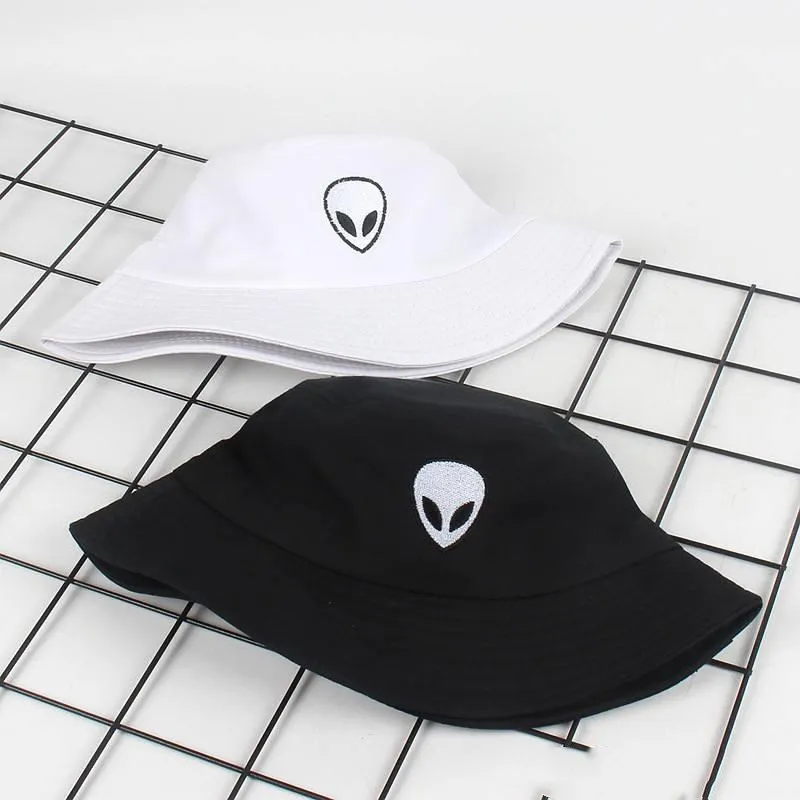 

2020 Cotton Alien Pattern Embroidery Bucket Hat Fisherman Hat Outdoor Travel Hat Foldable Sun Cap Hats for Men and Women 542