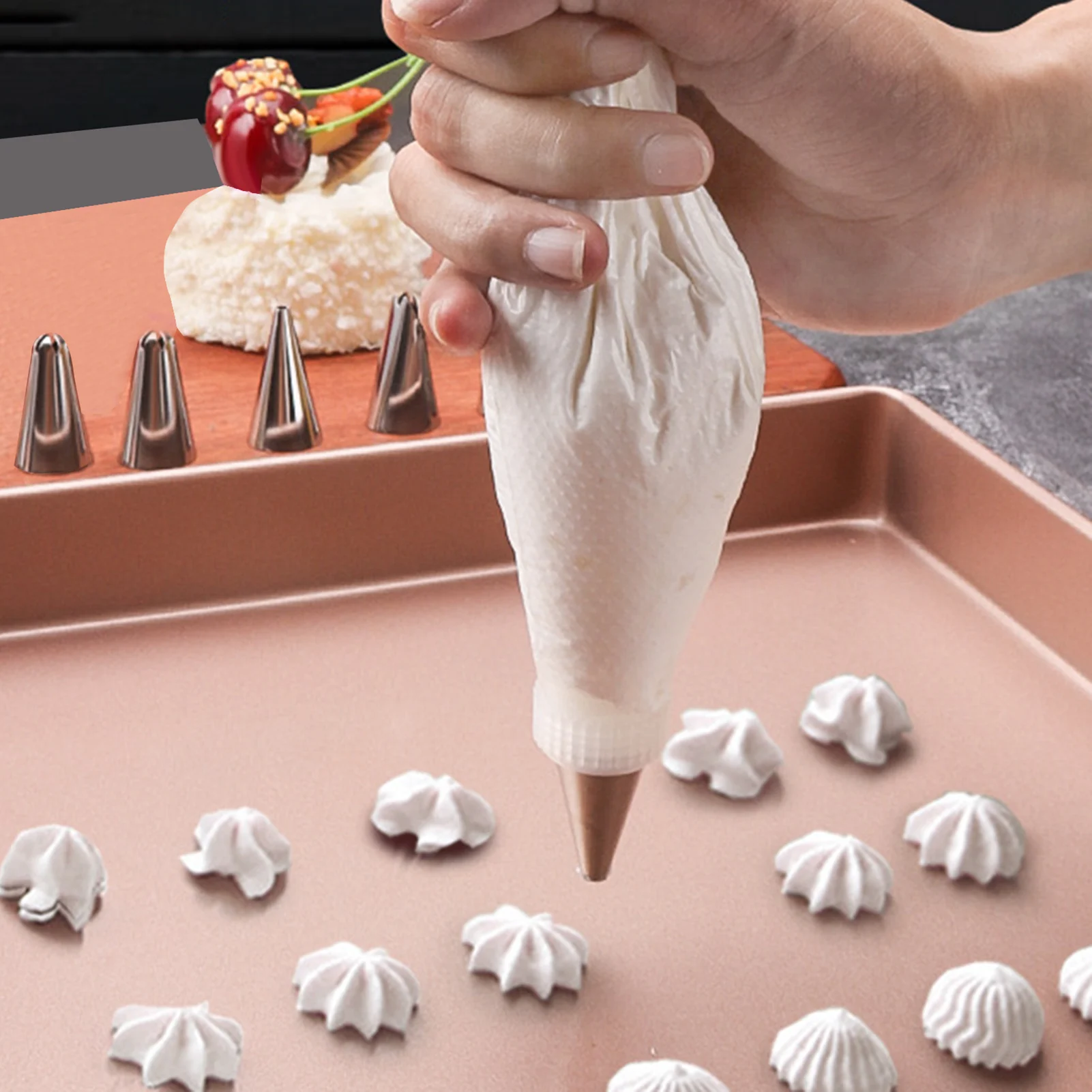 

137pcs/set Cake Decorating Kit Supplies Set Tools Piping Tips Pastry Icing Bags Nozzles DIY Cake Decorating Tools