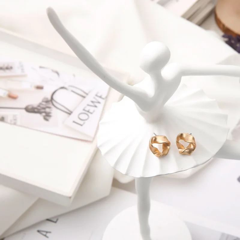 Матовое золото Цвет твист серьги со шпилькой для женщин диск неправильной формы