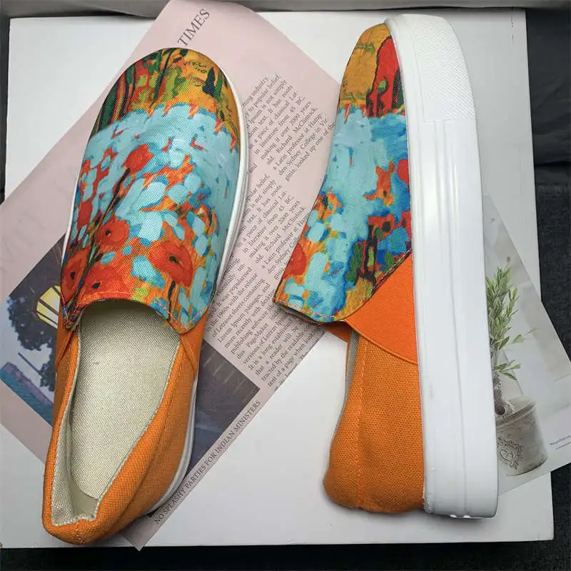 

Женские кроссовки для бега на плоской подошве