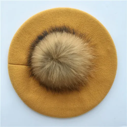Yellow natural fur Женский берет, шапка с натуральным большим меховым помпоном, Зимний вязаный шерстяной берет, натуральный мех енота, шапка с помпоном, одноцветная, высокое качество, женский берет - Цвет: Yellow natural fur