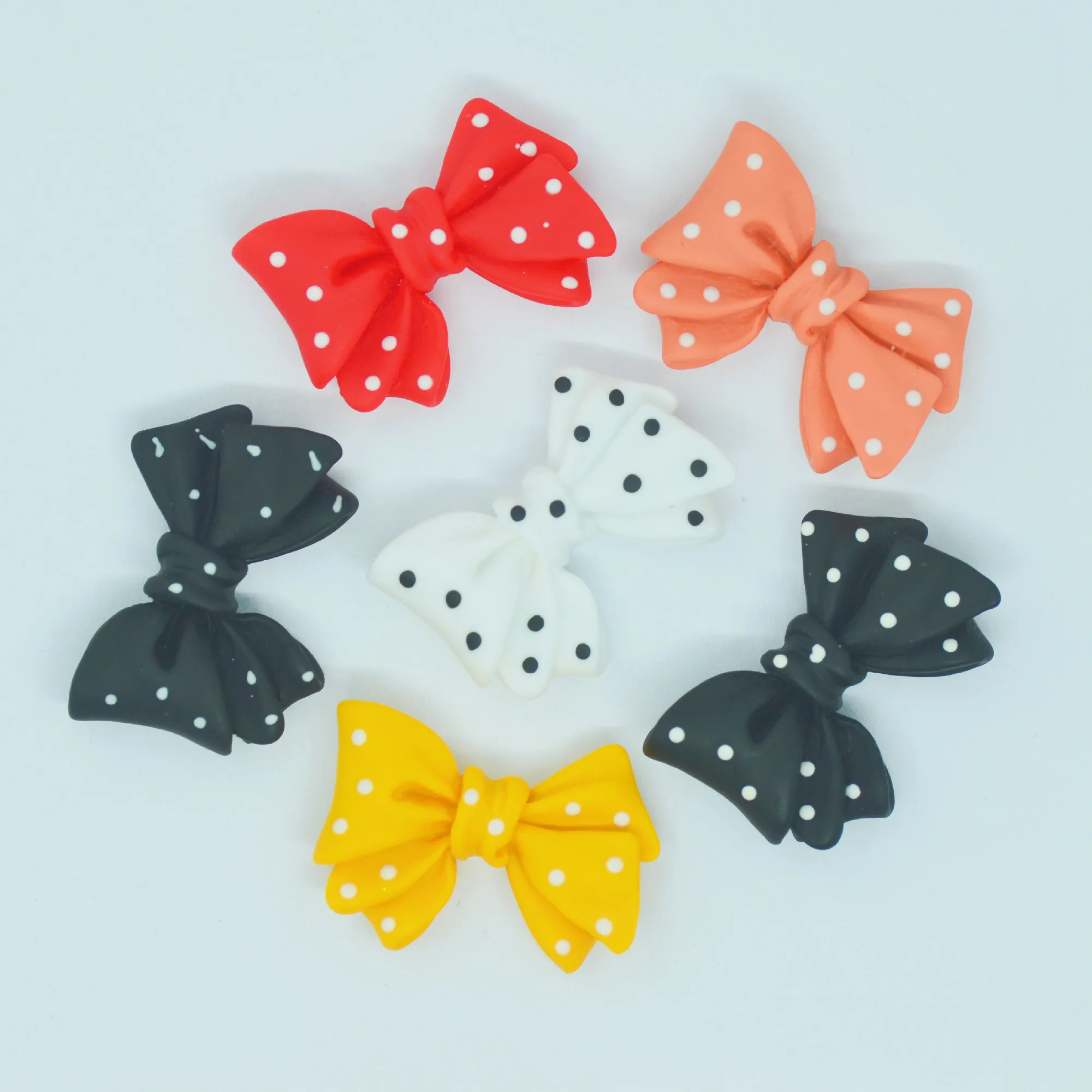 Декоративные банты в белый горошек из смолы с плоской задней стороной поделки