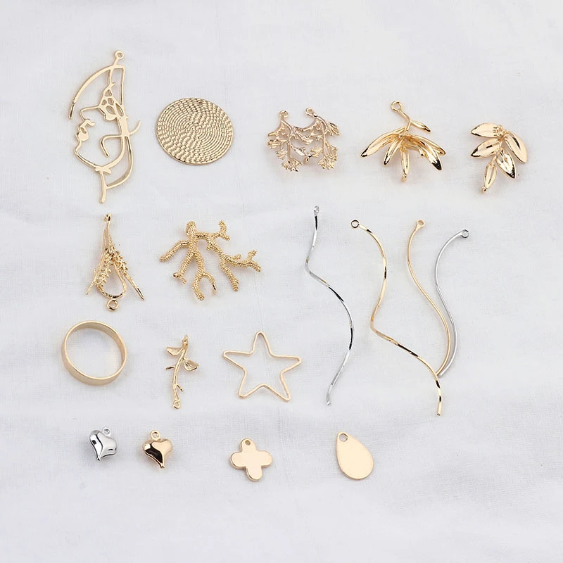 10 шт. новый дизайн медное покрытие кулон лицо листья рога Винтажные серьги для