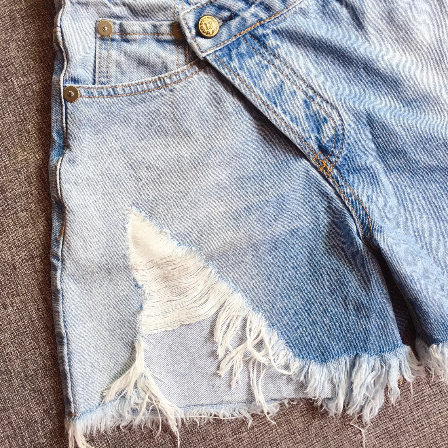 

Spring/Summer Women Jeans 2021 New Denim Shorts Denim Shorts with Stylish High Waist Holes Diagonal Buckle Jeans Short Pants