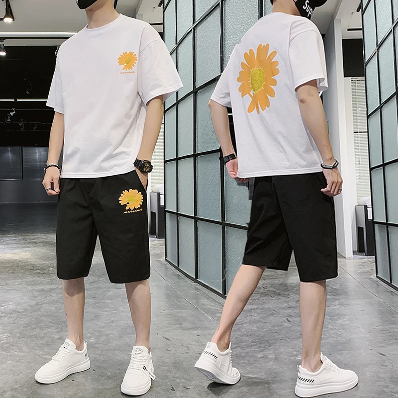 Мужской спортивный костюм из двух предметов: футболка и шорты | Мужская одежда