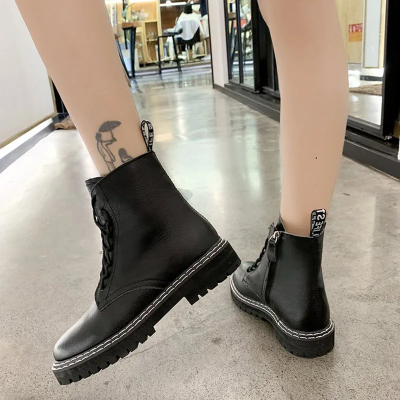 Зимние ботинки женские черные теплые средней высоты на шнуровке и молнии в