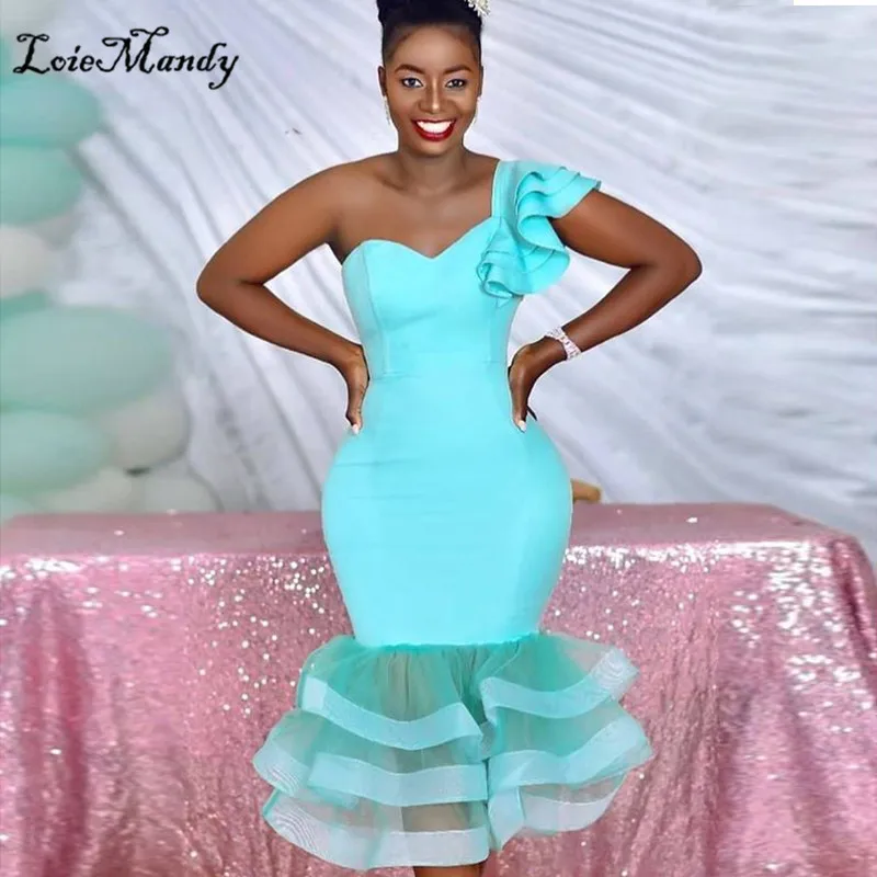 

Pretty African Short Bridesmaid Dresses 2021 Wholesale One Shoulder Wedding Party Dress Tiered Nigeria robe de soirée de mariage