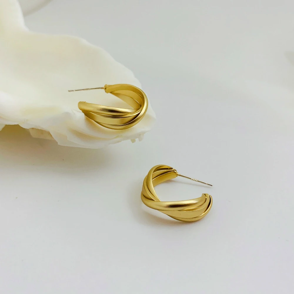 Серьги TKJ S925 серебряные С-образные матовые золотые | Украшения и аксессуары