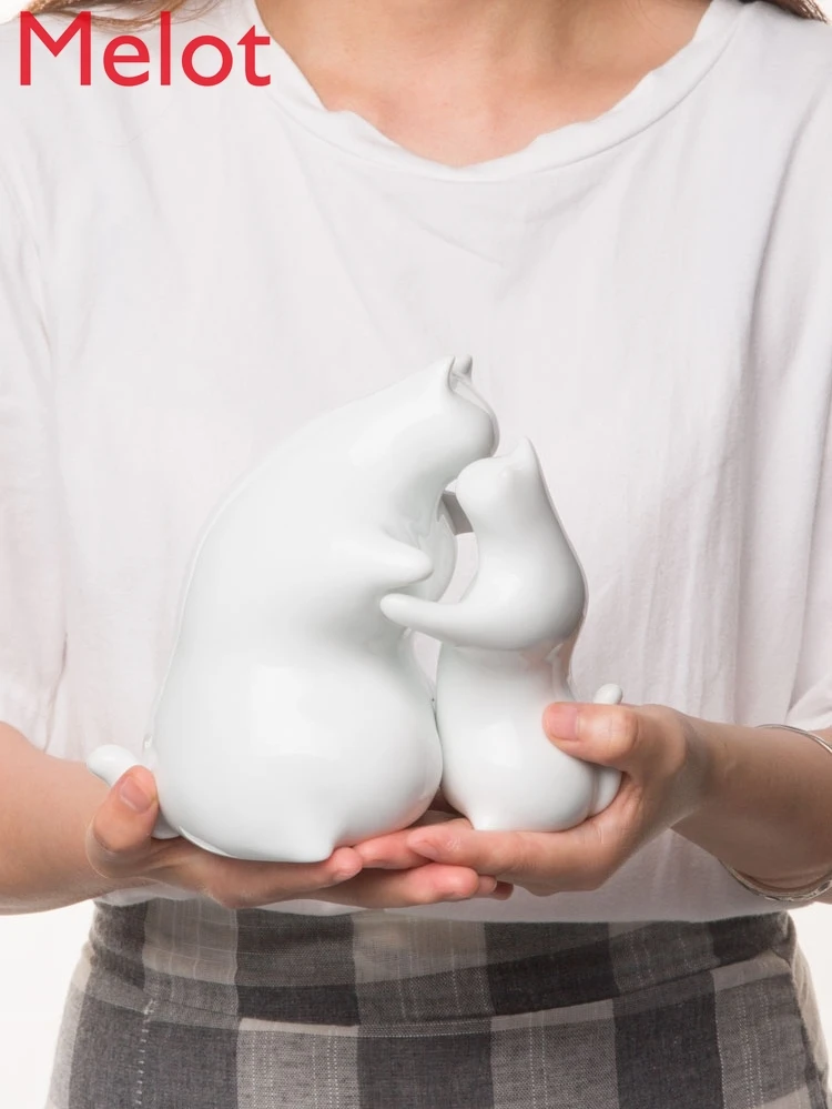 

Hug Cat Ceramic Furnishings Ornaments Wedding Anniversary Gift for Wife Daughter-in-Law Anniversary Creative Surprise