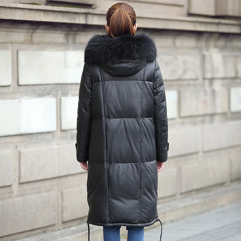 Куртка женская из натуральной кожи на утином пуху с большим воротником меха