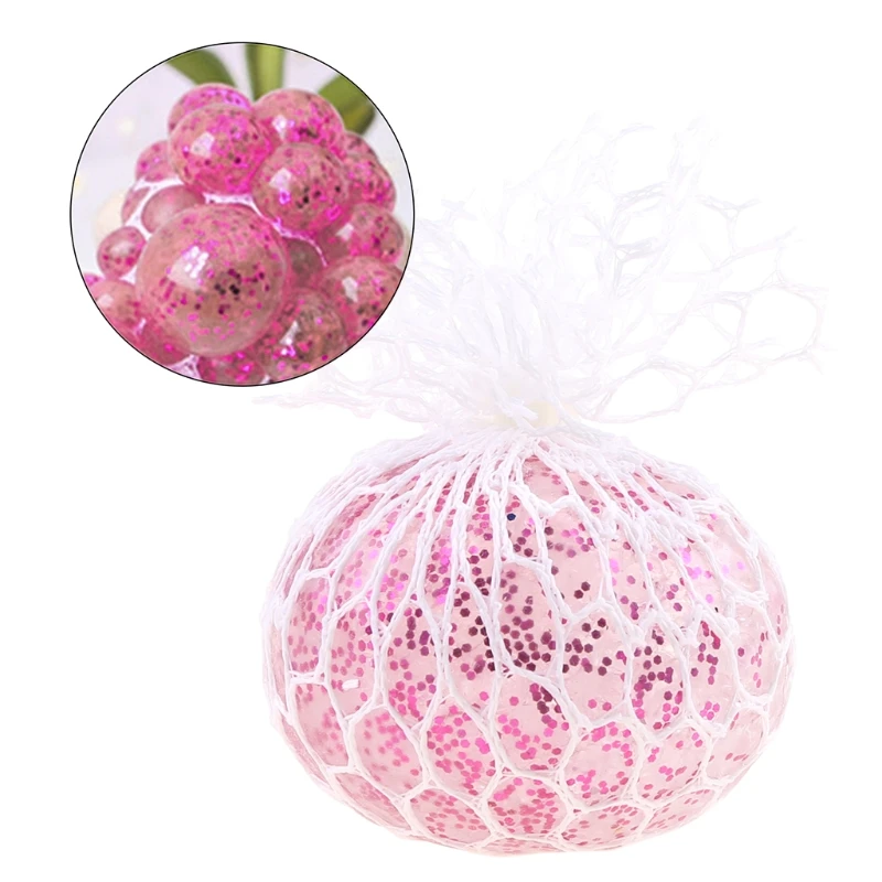 Милые люди из шаров чтобы отпустить программирующий мяч для снятия давления