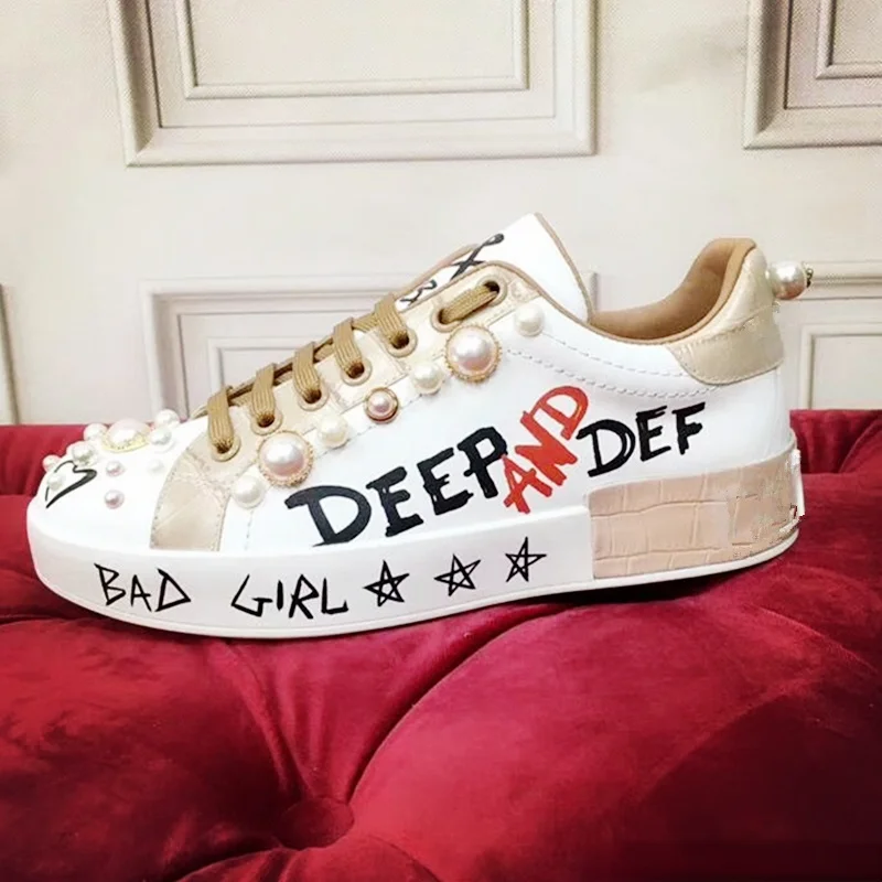 

Design Women Graffiti Heart Metal Decoration Shoes Brand Fashion Girl White Thick Heel Sneakers Casual Running Platform Sneakers