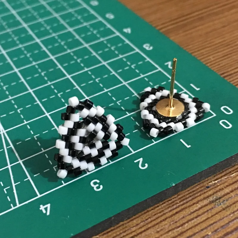 Модные треугольные серьги-гвоздики для женщин и девочек на день рождения