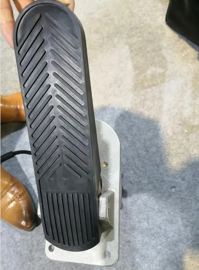 

Brake System Spare Parts Foot Brake Valve in Truck 4613180060