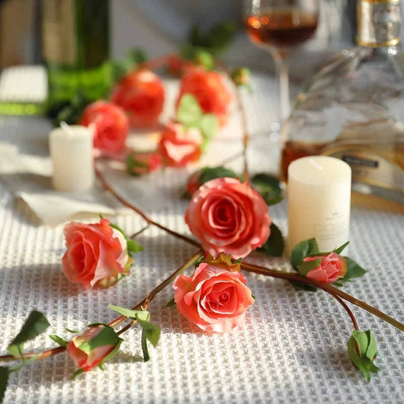 Искусственные цветы с красной розой 150 см венок из винограда и листьев весенний