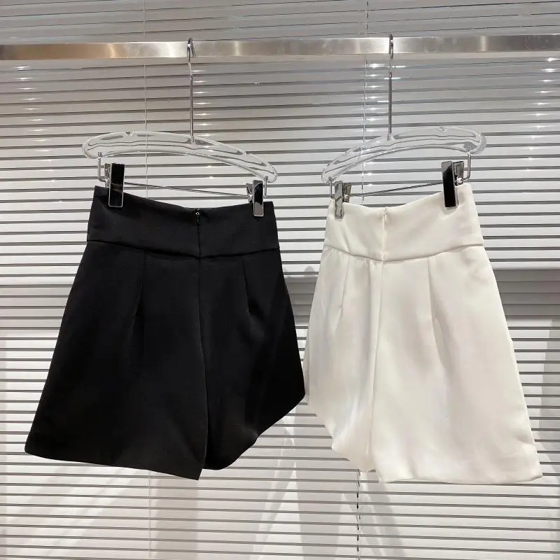 Женские шорты с широкими штанинами Короткие штаны металлической цепочкой и