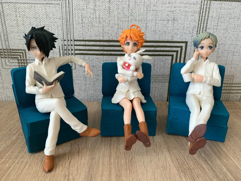 

3pcs/ lot Anime Promised Neverland Figure Emma Norman Ray Anime Figure Toys Sitting On Sofa Rest Reading Drinking with Cat 16cm
