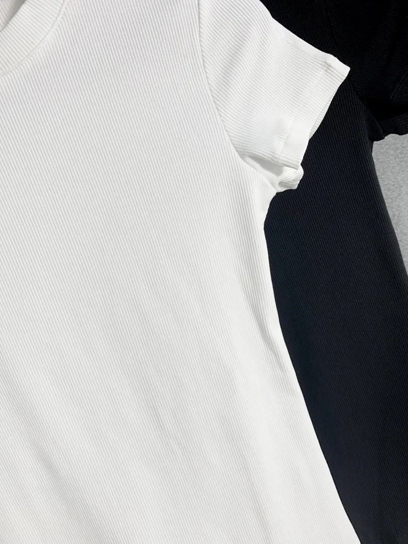 Женская трикотажная футболка с круглым вырезом короткими рукавами в полоску