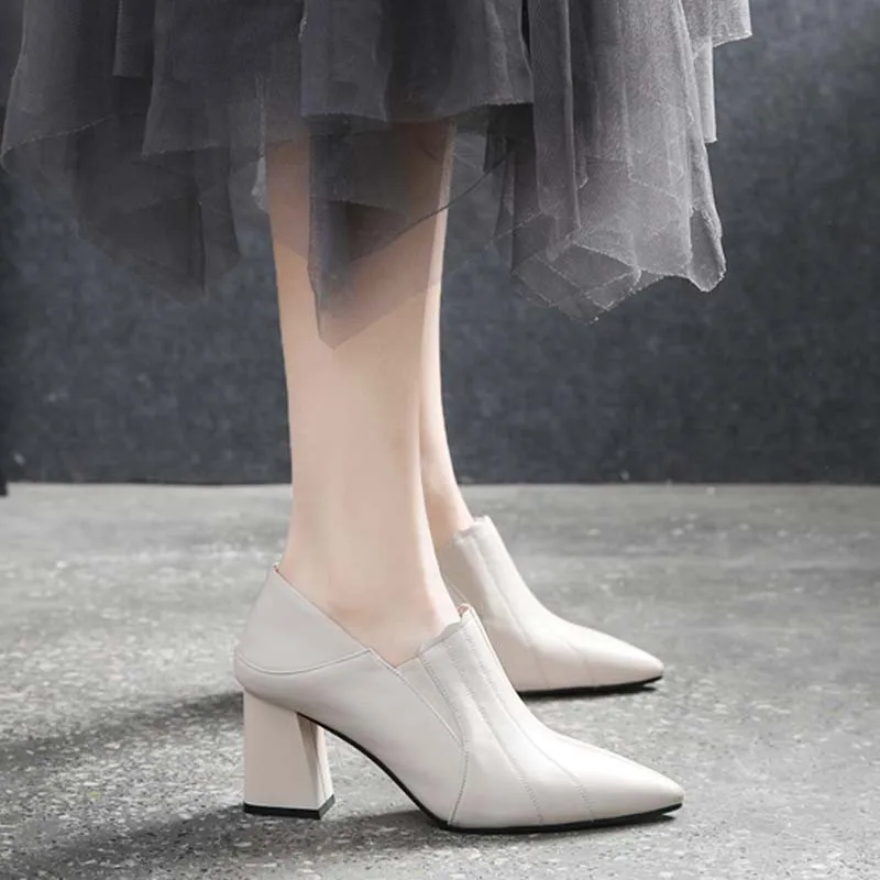 

Женские ботильоны на толстом каблуке, черные или Бежевые ботинки челси на платформе, с острым носком, в британском стиле, зимняя обувь, 2021