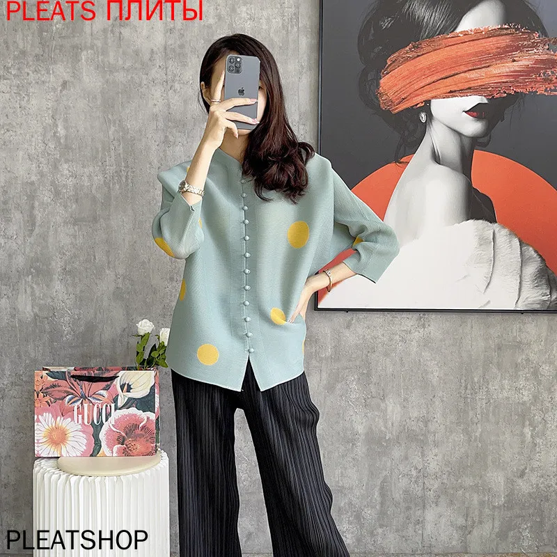 

Новинка 2022 года; Сезон весна-лето; Одежда Miyake; Плиссированный кардиган с рядом пуговиц; Свободные плиссированные топы большого размера