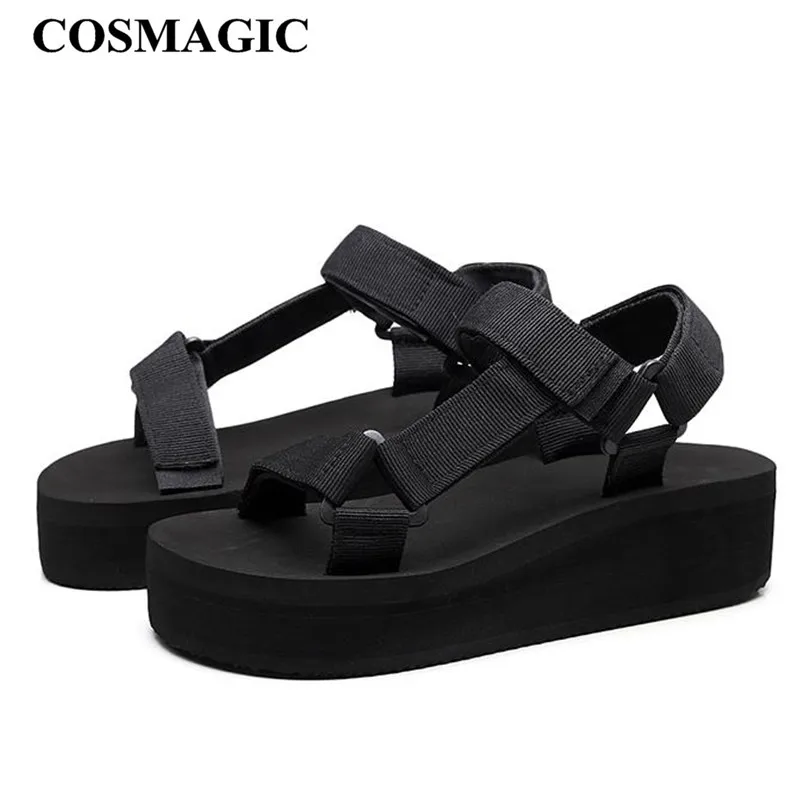 COSMAGIC/Модные женские босоножки; Новинка года; летние пляжные Босоножки на платформе черного цвета