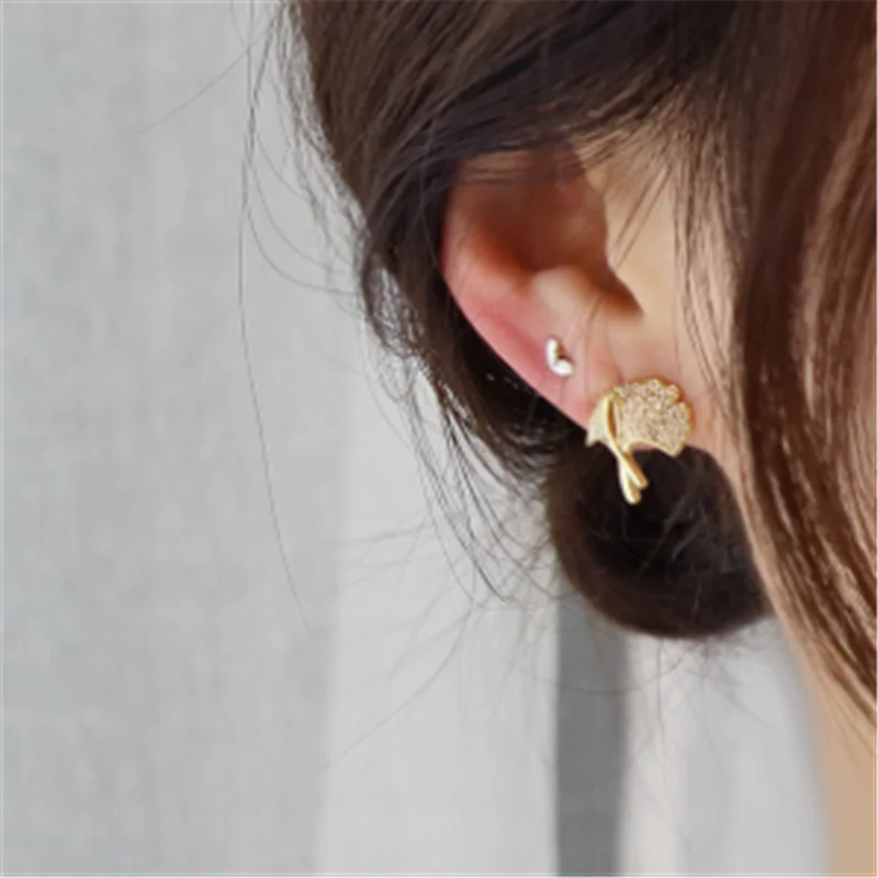 

Cubic Fashion Design Ladies Earrings Ginkgo Pendant Glitter Earrings Jewelry Jewelry Wholesale