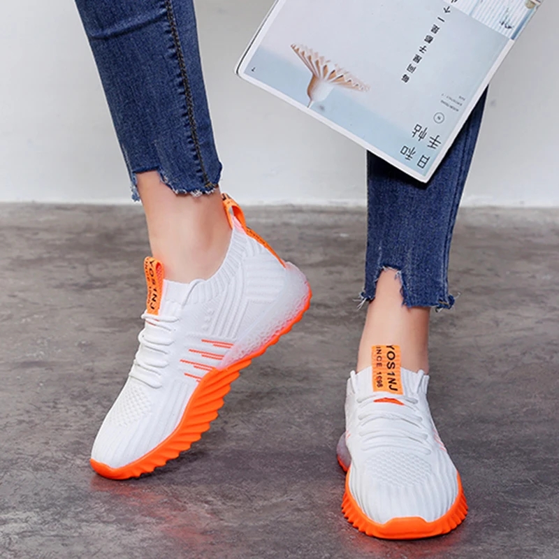 Женские кроссовки со шнуровкой черные оранжевые или Зеленые на массивной