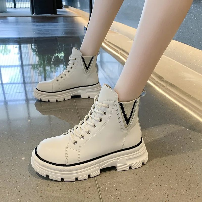 

Ботинки женские осенние модные кожаные Трендовые туфли на шнуровке на плоской подошве повседневные легсветильник дышащие туфли на толстой...