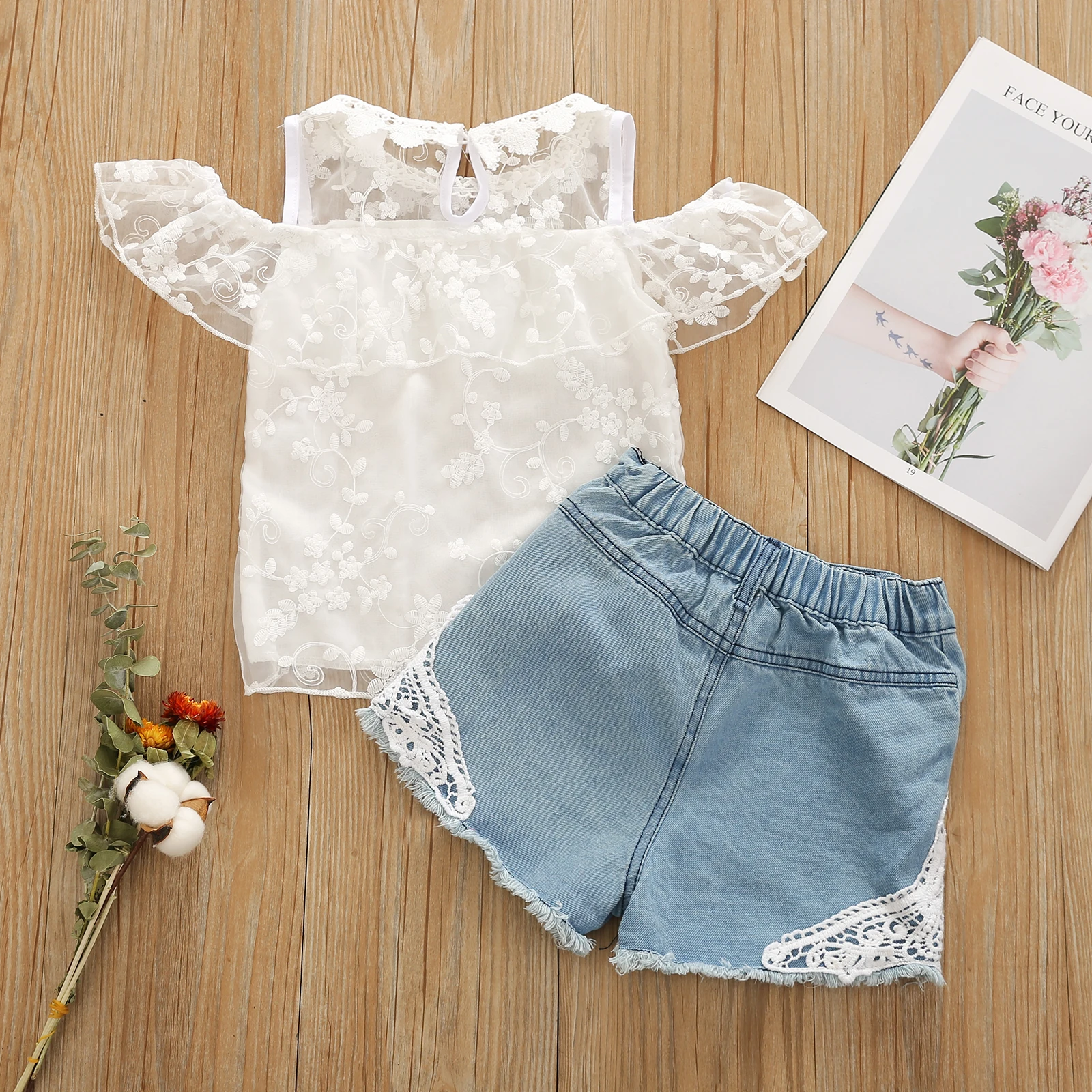

Girls T-shirt and Shorts Set Fashion Lace Short Sleeve Tops and Patchwork Denim Short Pants