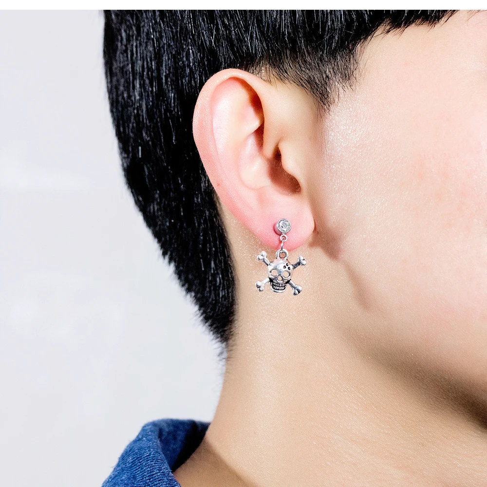 панк серьги. панк серьги. серьга кафф с крестом и цепочкой. панк серьги. серьга каффа готичная.