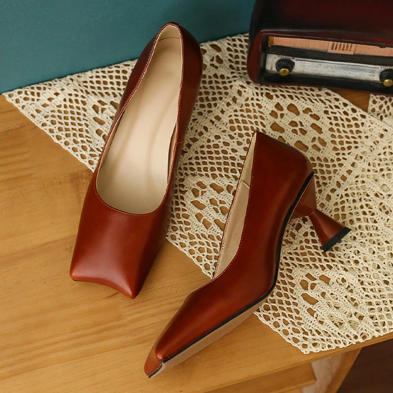 

Generous head Toe Stiletto Heel Genuine Leather Comfort Mid Heel Career Work High Heels Simple temperament Fashion Ladies Pumps