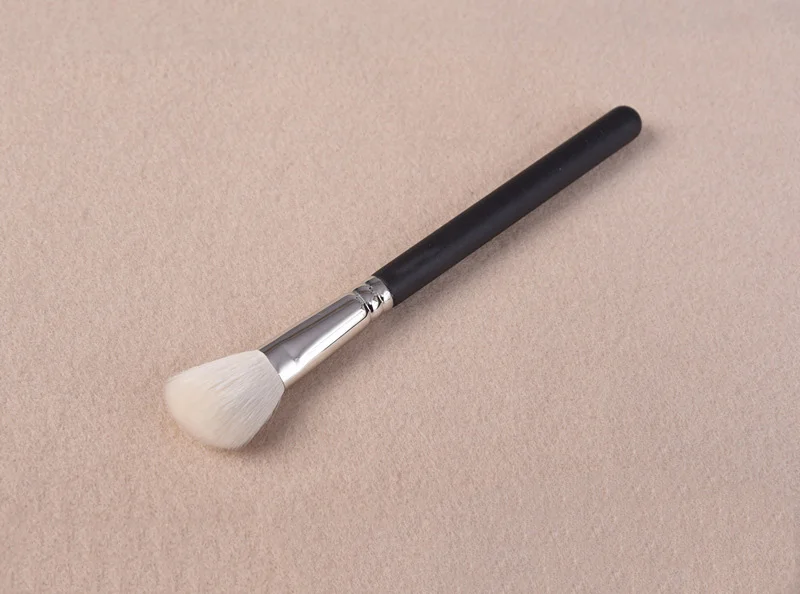 1Pcs Fashion High Quality Facial Makeup Brush Beveled Blush Powder Brush High Value Copper Tube Professional Makeup Tools - Handle Color: M-C 168
