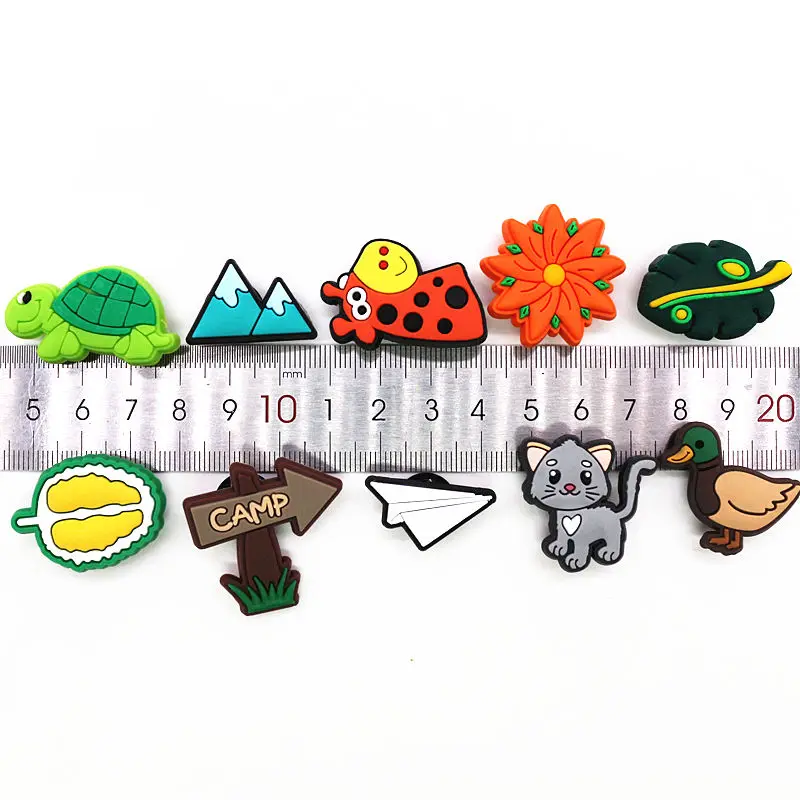 Novelty Animals Shoe Charms Accessories Cute Giraffe Duck Cat Turtle Durian Shoe Decoration for croc jibz Kids Party X-mas Gifts