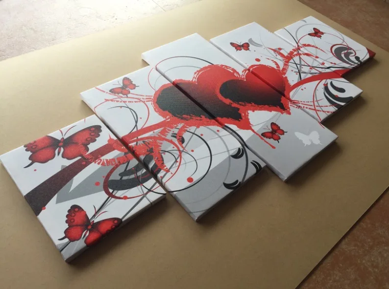 Современная картина в раме с красными сердечками и бабочками печать на холсте