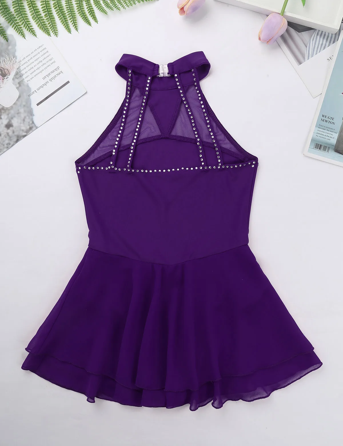 Детское платье для фигурного катания "Балерина" со сверкающими стразами и вставкой из сетки.