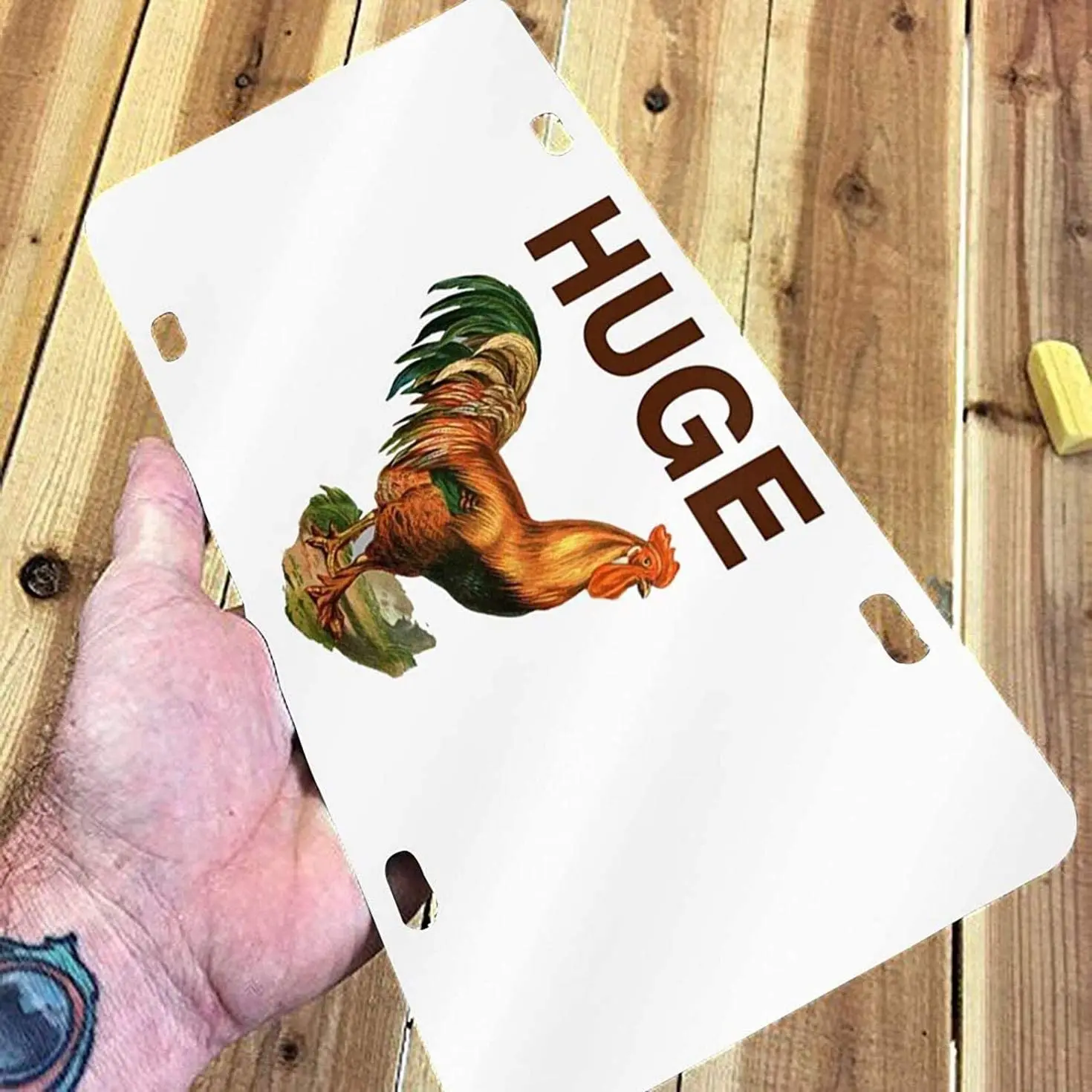 Огромный петух забавный предупреждающий номерной знак курицы