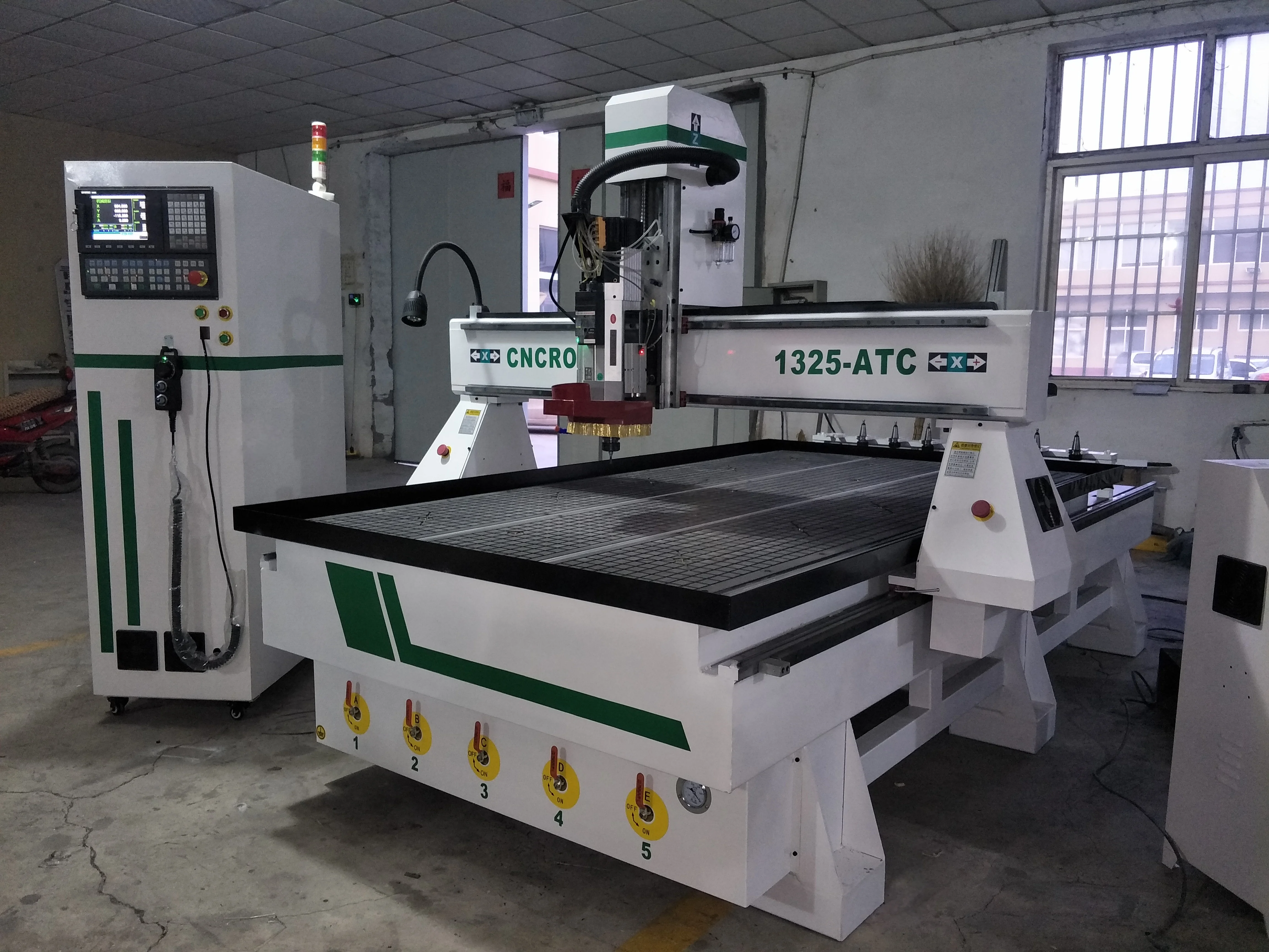 Robotec 3D ATC Cnc Router Servo System Machine With Syntec controller Auto tool changer wood cutting machine | Инструменты